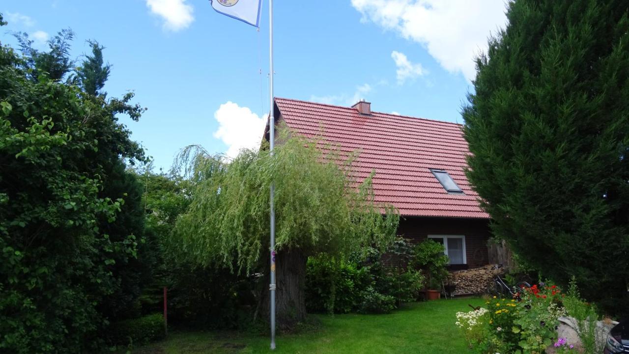 Ferienhaus Im Urigen Garten Bzw Eulenhaus Цингст Екстер'єр фото