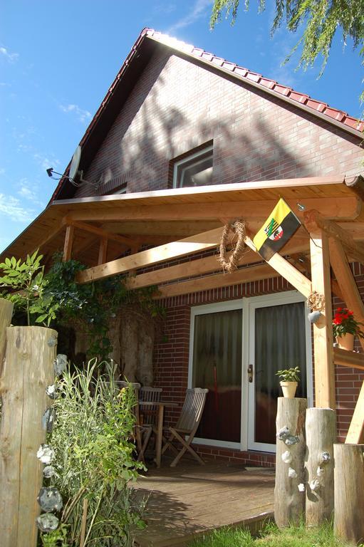 Ferienhaus Im Urigen Garten Bzw Eulenhaus Цингст Номер фото