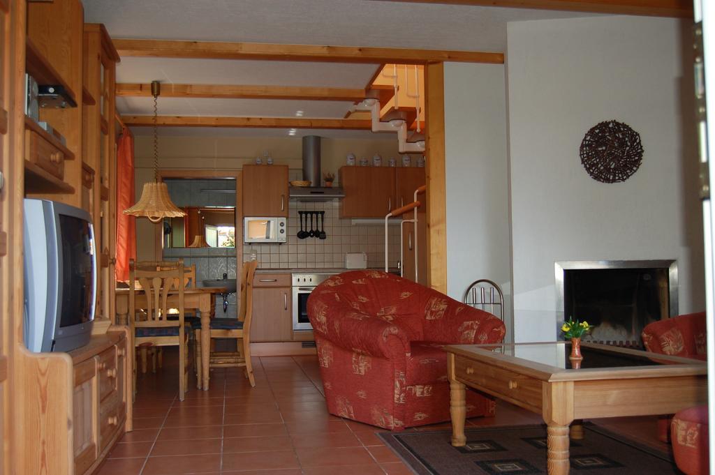 Ferienhaus Im Urigen Garten Bzw Eulenhaus Цингст Номер фото